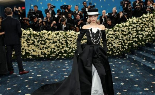 Jennie连续三年出席MetGala，获海外媒体盛赞