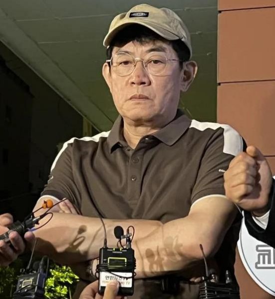 李京奎涉嫌“药驾”监控视频公开，撞墙越中心线，宛如醉酒
