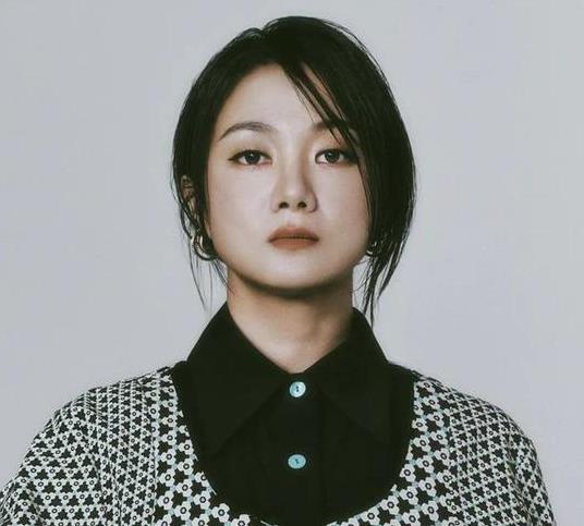 韩女星新形象照曝光，“整容式”颜值逆袭，网友：达到女演员级别 