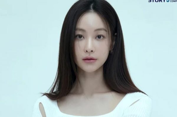 韩国知名女星新个人资料公开，网友：“清纯与干练兼具”