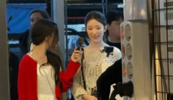济州岛偶遇叶舒华登上热搜，网友：“女团门面名副其实” 