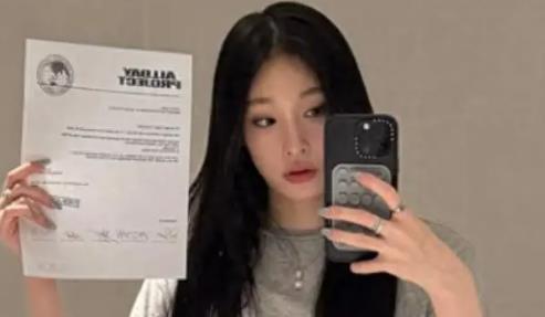 韩国财阀三代，新世界集团会长外孙女文徐允，混声组合成员出道 