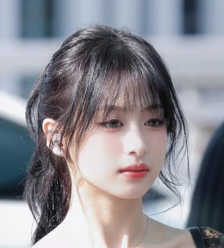 韩女团成员自曝，演唱会上被队友要求关麦，网友：女团学又上新 