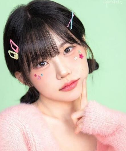 韩国30岁知名女网红，以新女团队长身份出道