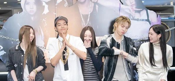 K-Pop词作者“无礼采访”，韩网友怒批：谁给你的资格踩新人？ 