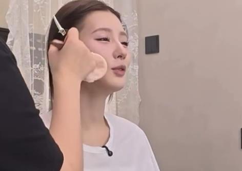 韩国知名女团成员问：“中国最火美女是谁？”