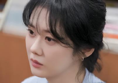 张娜拉自曝因童颜感到压力，网友：44岁看起来还像20岁