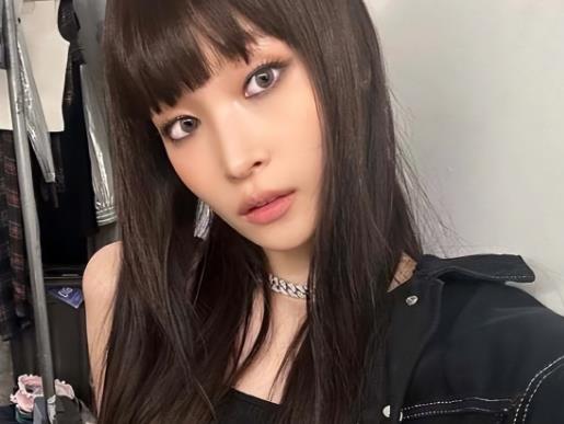“韩国顶级财阀三代”女爱豆宿舍房间公开：简单又干净