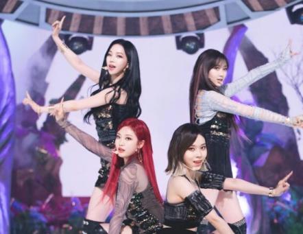 韩女团成员形象变化，韩网友：是妆造升级还是“脸部微调”