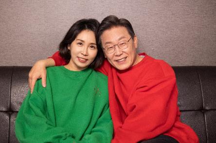 李在明夫妇成韩国首位”综艺总统”!8年前节目片段再播出插图 李在明夫妇成韩国首位”综艺总统”!8年前节目片段再播出插图