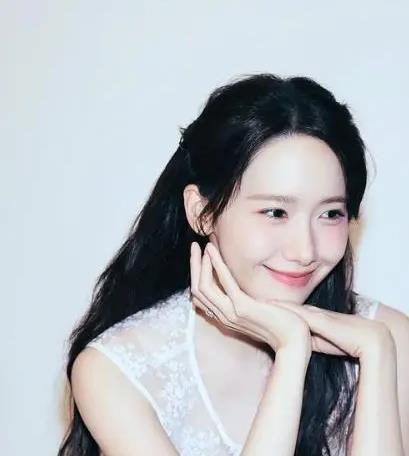 韩国知名女星林允儿，回应两次撞上“男主塌房”换男主演 
