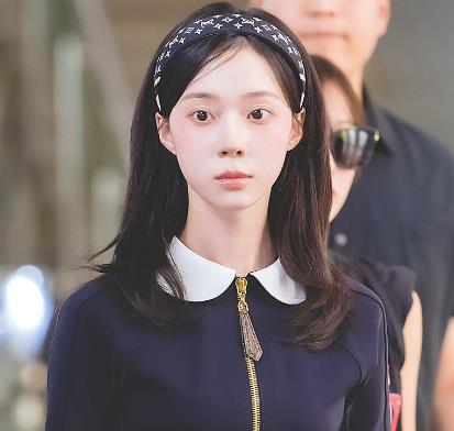 韩国知名女星省略眼妆“伪素颜”亮相，网友看法不一