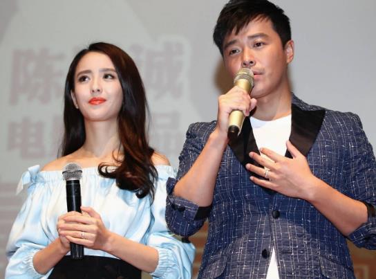 陈思诚带儿子为佟丽娅庆生，一家三口相处融洽