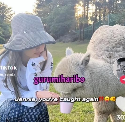 Jennie近期穿着疑似与金泰亨照片相关？视频在海外热传