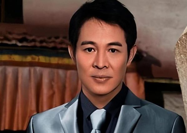 李连杰晒病床照，面容憔悴，称又经历了一次无常的试炼