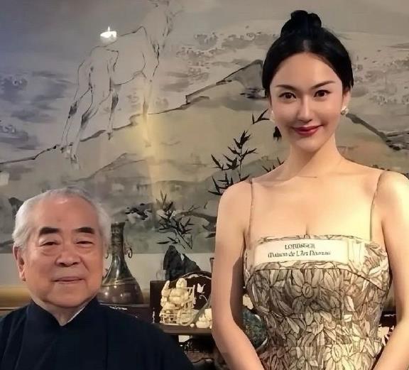 87岁范曾被37岁妻子带走？网友询问情况，遭主播怒怼
