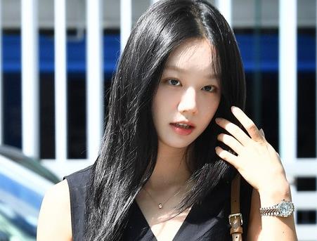 韩国知名女星“腹部赘肉”被嘲，网友辩解：快速动作造成肌肉晃动