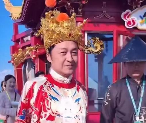 63岁马景涛女友称不差钱，不在乎26岁年龄差，就图他是童年男神