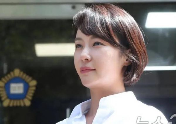 韩国知名女星被求刑3年，网友：嫁错老公后步步错，真的结婚毁所有 