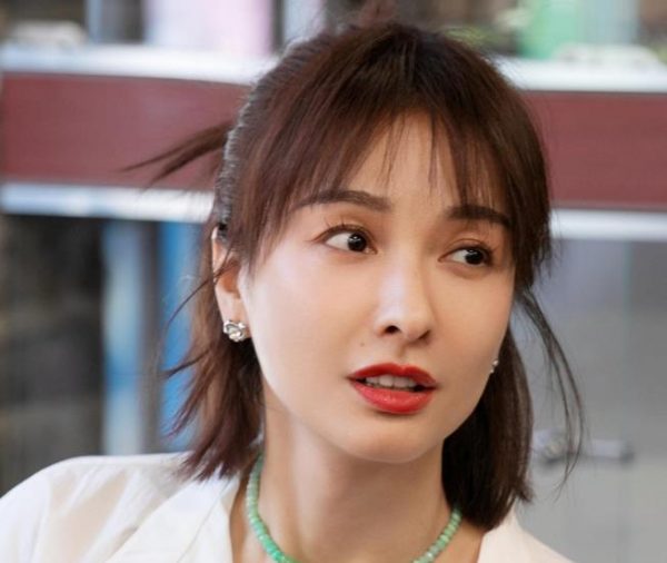 吴昕素颜出镜分享美食，网友：吴昕的脸怎么了？