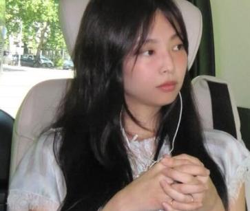 Jennie和金泰亨又“被恋爱”？一条项链引爆韩娱圈猜测战