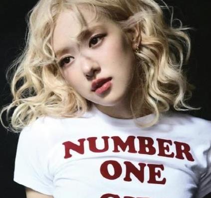 韩星ROSÉ被曝YouTube收入超过110亿韩元