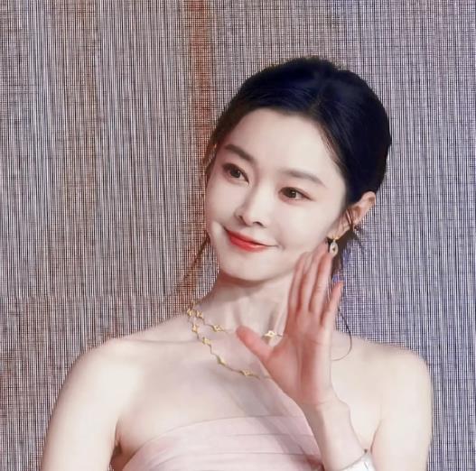 宋轶回应整容：没有整容，只是换了新的化妆老师