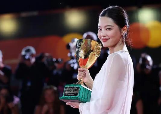 辛芷蕾威尼斯封后！首位85后女演员，她吹过的牛终于实现了