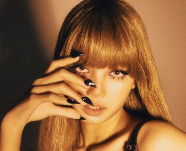 Lisa被曝使用价值4亿韩元手提包