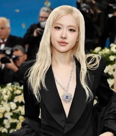 韩星Rosé朴彩英荣获2025VMA年度歌曲大奖