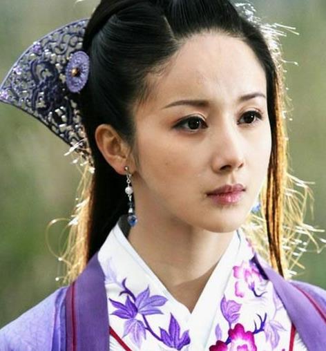孙菲菲官宣离婚自揭伤疤，直言“切勿未婚先孕”引热议