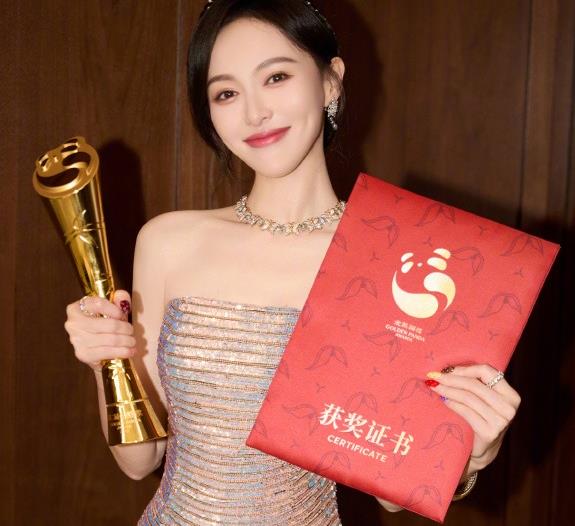 唐嫣获金熊猫奖最佳女主角：我欠汪小姐一个奖，今天有了圆满回响唐嫣唐嫣获金熊猫奖最佳女主角：我欠汪小姐一个奖，今天有了圆满回响