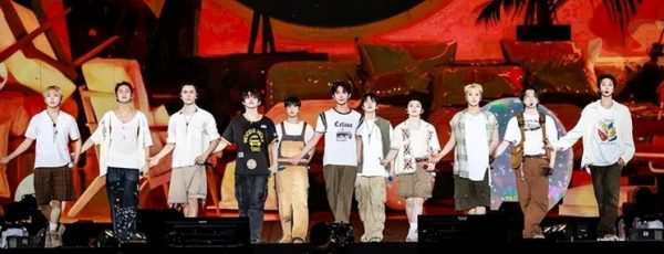 韩男团演唱会烟火溅向观众席，现场视频网上热传，所属公司道歉