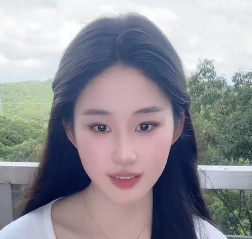 广东女孩神似刘亦菲走红，三条视频涨粉20万