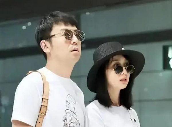 上戏开学典礼，雷佳音上台发言：大学要好好谈场恋爱