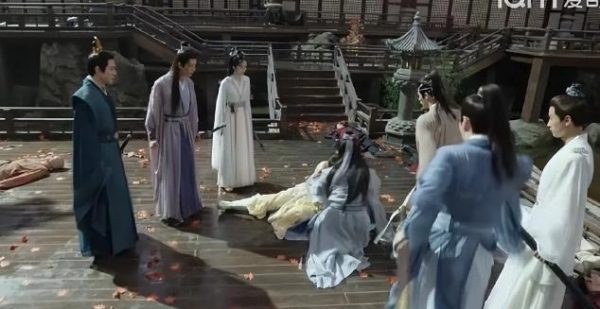 《赴山海》又曝穿帮镜头？群演躺地上挖耳屎，假人模特当“尸体”