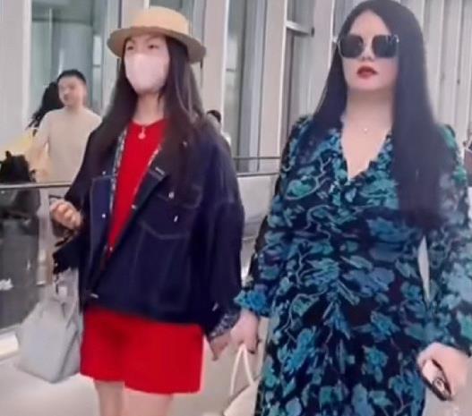 李湘带15岁王诗龄出席伦敦时装周，母女被赞“气血充盈的健康美”