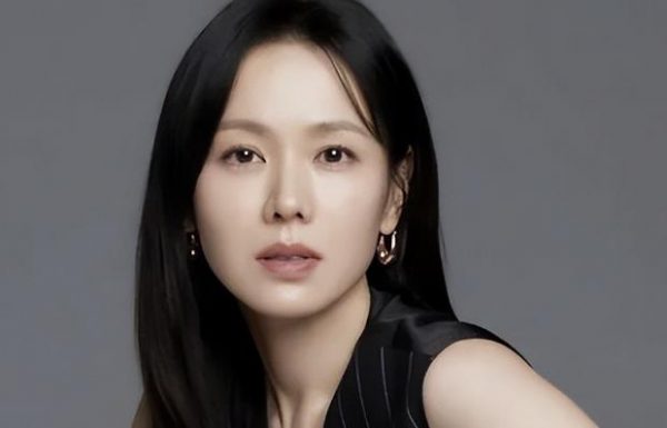 孙艺珍坦承当妈后人生巨变:推婴儿车素颜逛游乐场缩略图 孙艺珍坦承当妈后人生巨变:推婴儿车素颜逛游乐场