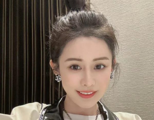 韦雪回应9亿分手费：男人不是傻子，有钱人更不是傻子