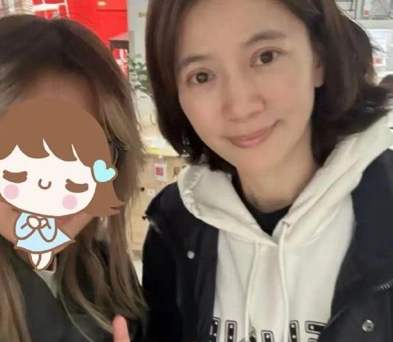 袁咏仪被曝在英国陪儿子读大学