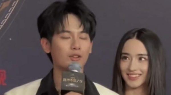 胡先煦李宛妲被曝街头拥抱，两人并未公开承认恋情