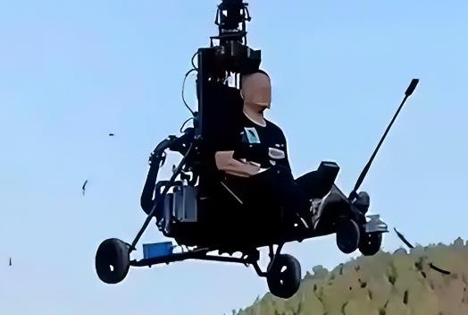 网红唐飞机坠机目击者发声，讲述救援过程，村里曾约谈让其不要飞