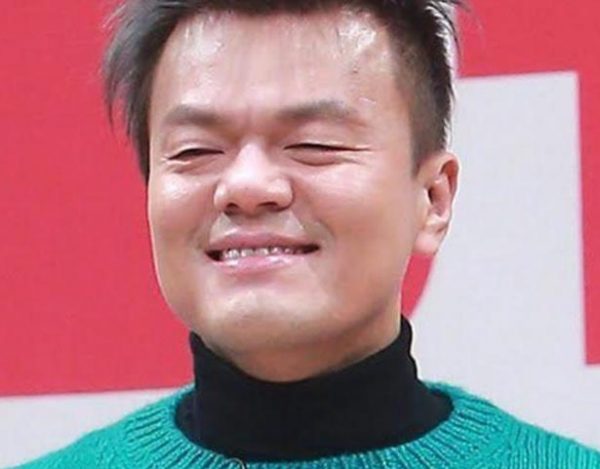 短剧演员神似JYP朴振荣，网友调侃：CEO改行演短剧了？