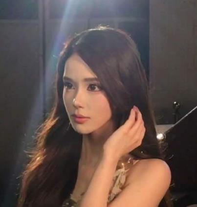 颜值网红迅猛龙特蕾莎坦言：不敢吃粉丝点的外卖