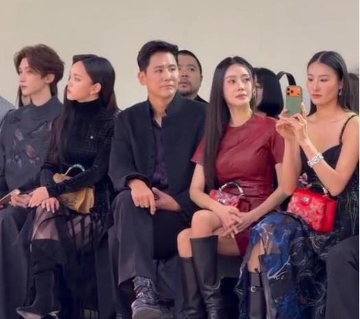 秋瓷炫于晓光牵手出席巴黎时装周