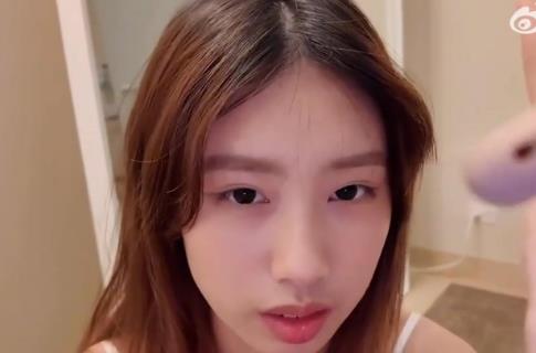 徐帆陪女儿美国过中秋，冯小刚称赞女儿拼盘：漂亮，值得发朋友圈