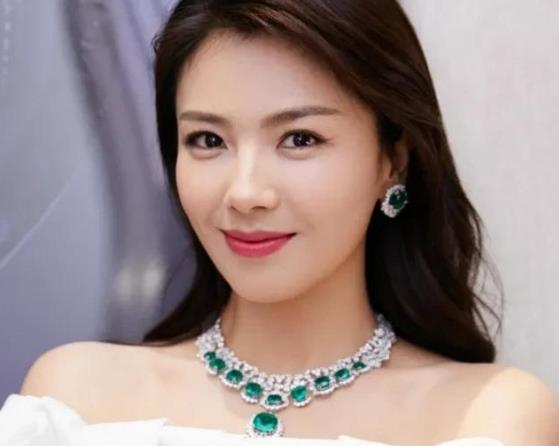 刘涛说女儿马上要读大学，网友感叹：感觉刘涛还是个小女生呢