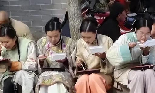 影视寒冬只寒腰部艺人？网友：太好了，终于可以少看点烂剧了