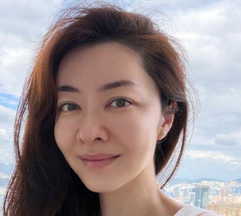 熊黛林双胞胎一个像爸爸一个像妈妈