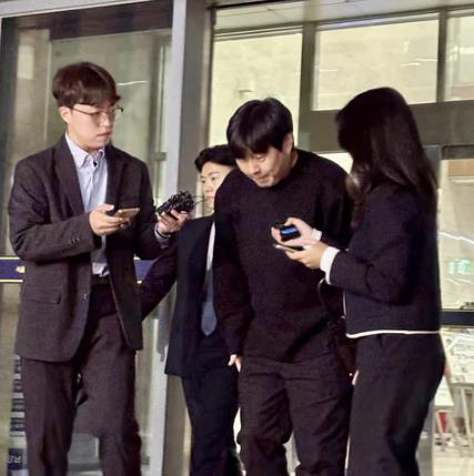 韩国笑星李陈镐女友身亡,因举报李陈镐酒驾遭隐私泄露缩略图 韩国笑星李陈镐女友身亡,因举报李陈镐酒驾遭隐私泄露